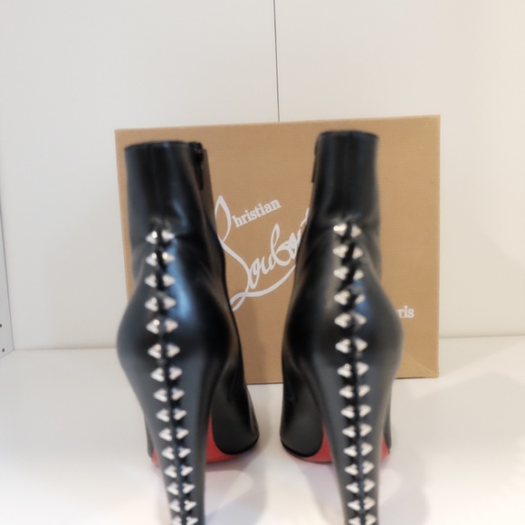 Christian Louboutin - Picture 2 of 6